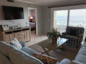 Unit 704 - Top Floor Gulf and Pool View! Gold Unit King and Queen